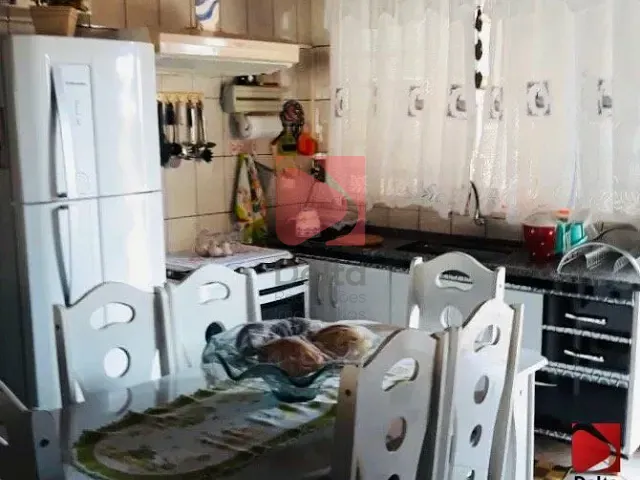Casa com 253m² 3 quartos e 1 banheiro, à venda, no bairro Vila Santa Terezinha em Pirassununga