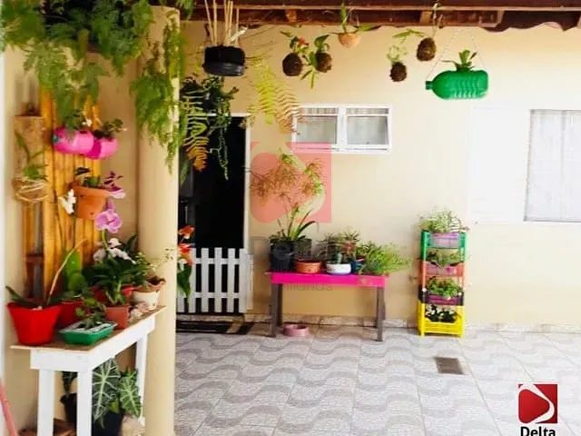 Casa com 253m² 3 quartos e 1 banheiro, à venda, no bairro Vila Santa Terezinha em Pirassununga