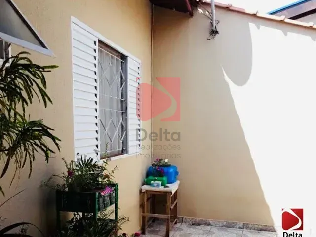 Casa com 253m² 3 quartos e 1 banheiro, à venda, no bairro Vila Santa Terezinha em Pirassununga