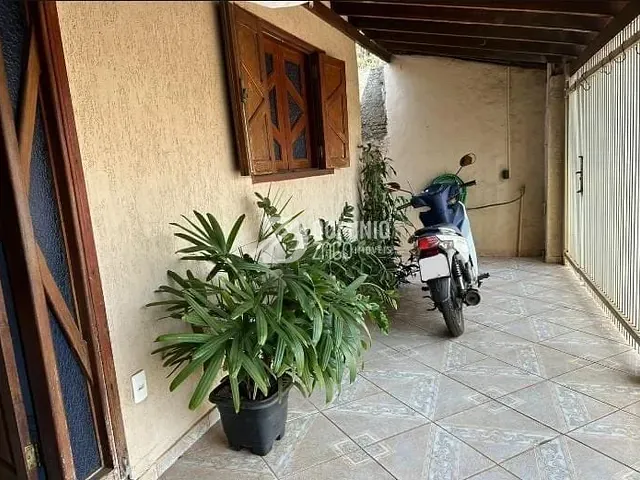 Casa com 300m² 4 quartos e 3 banheiros, à venda, no bairro Recreio dos Bandeirantes em Uberaba