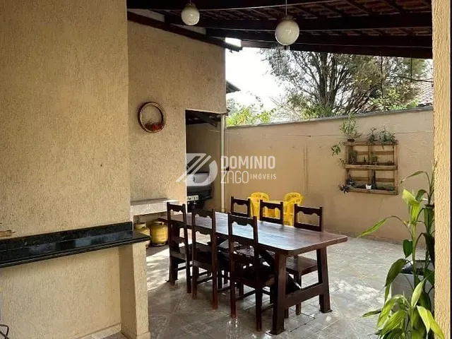 Casa com 300m² 4 quartos e 3 banheiros, à venda, no bairro Recreio dos Bandeirantes em Uberaba