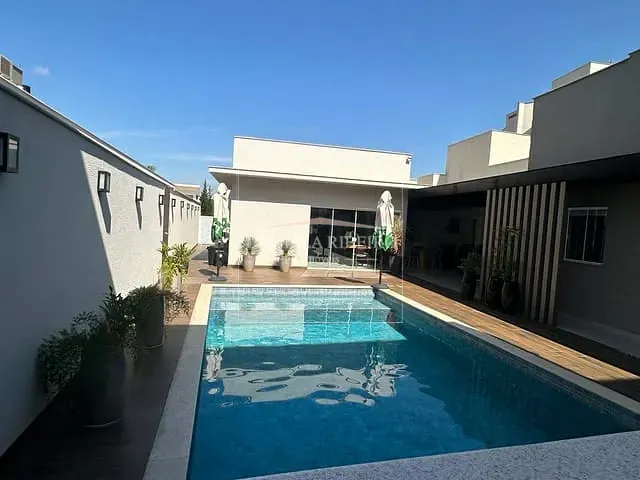 Casa com 624m² 4 quartos e 6 banheiros, à venda, no bairro Esperança em Londrina