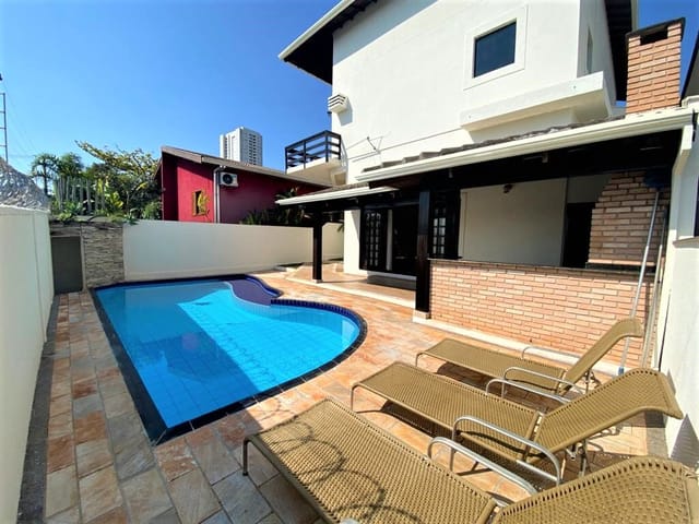 Casa com 420m² 3 quartos e 6 banheiros, à venda, no bairro Santana em Londrina