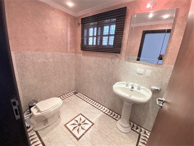 Casa com 420m² 3 quartos e 6 banheiros, à venda, no bairro Santana em Londrina