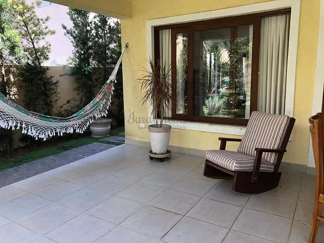 Casa com 500m² 3 quartos e 4 banheiros, para alugar, no bairro Jardim Caiapiá em Cotia