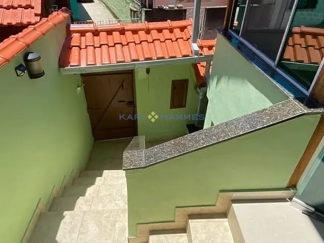 Casa com 500m² 3 quartos e 3 banheiros, à venda, no bairro Itamarati em Petrópolis