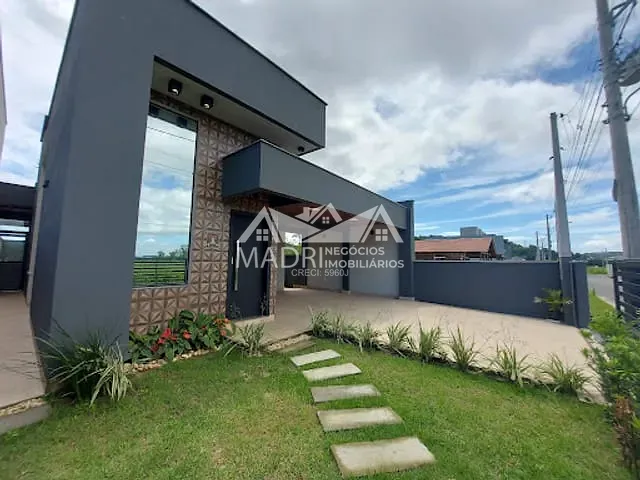 Casa com 250m² 3 quartos e 2 banheiros, à venda, no bairro Forquilhas em São José