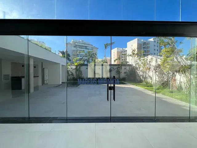 Casa com 600m² 5 quartos e 7 banheiros, à venda, no bairro Barra da Tijuca em Rio de Janeiro