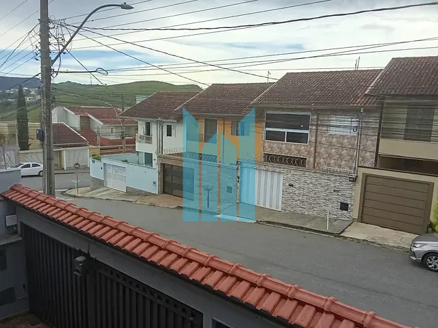 Casa com 250m² 3 quartos e 3 banheiros, à venda, no bairro Jardim Centenário em Poços de Caldas