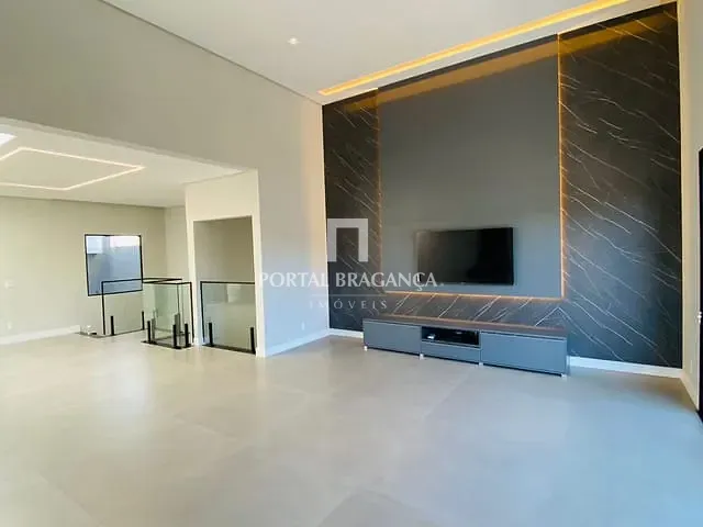 Casa com 360m² 3 quartos e 5 banheiros, à venda, no bairro Parque Imperador em Bragança Paulista