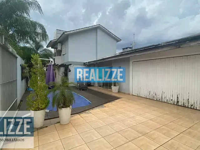 Casa com 300m² 3 quartos e 2 banheiros, à venda, no bairro Colinas em Marau