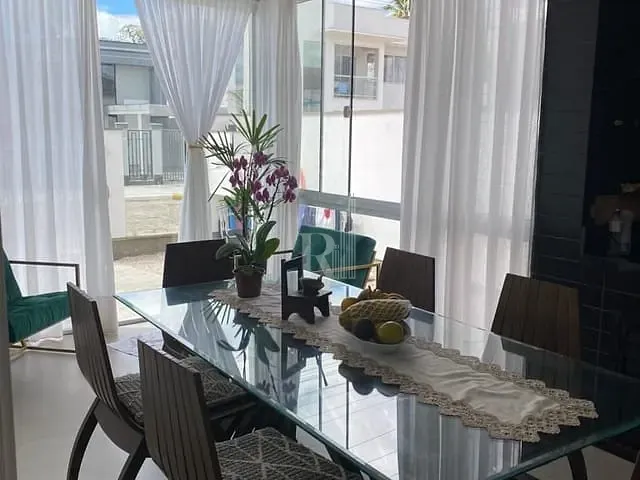 Casa com 215m² 3 quartos e 2 banheiros, à venda, no bairro Centro em Tijucas