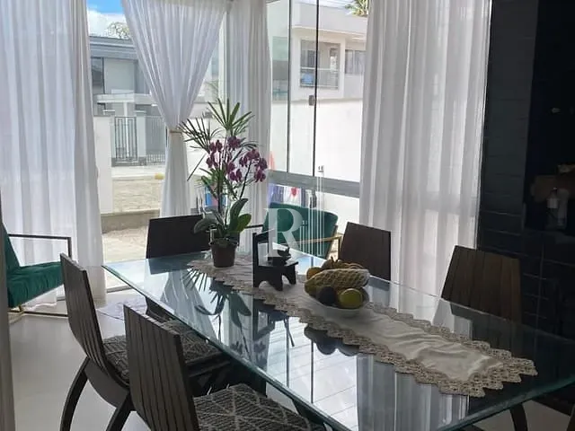 Casa com 215m² 3 quartos e 2 banheiros, à venda, no bairro Centro em Tijucas