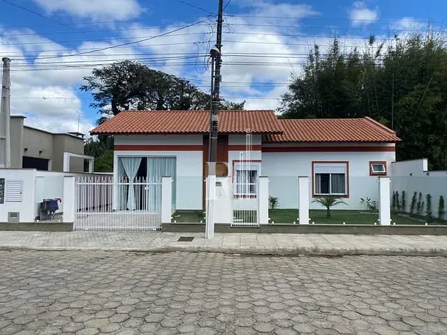 Casa com 215m² 3 quartos e 2 banheiros, à venda, no bairro Centro em Tijucas