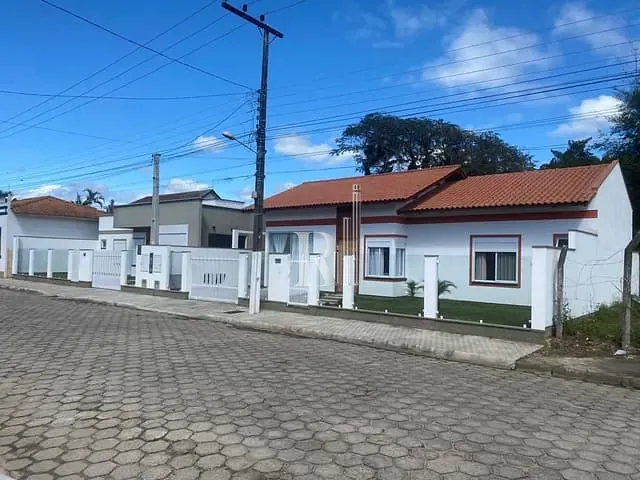 Casa com 215m² 3 quartos e 2 banheiros, à venda, no bairro Centro em Tijucas