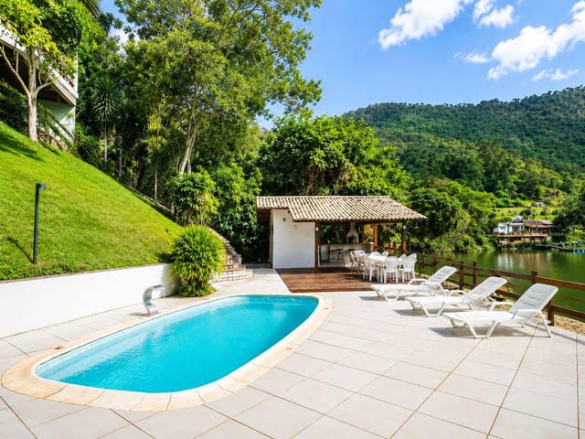 Casa com 300m² 3 quartos e 1 banheiro, à venda, no bairro Areal em Areal