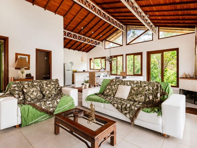 Casa com 300m² 3 quartos e 1 banheiro, à venda, no bairro Areal em Areal