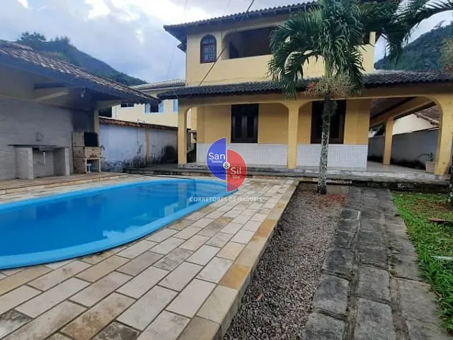 Casa 3 quartos e 5 banheiros, à venda, no bairro Centro em Guapimirim