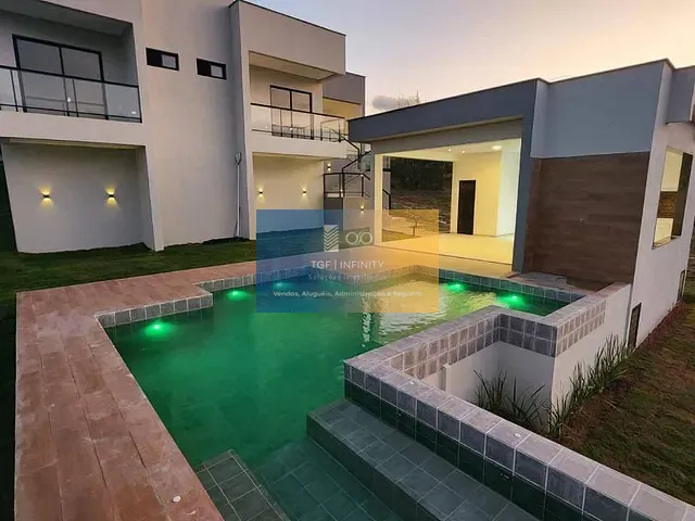 Casa com 314m² 4 quartos e 5 banheiros, à venda, no bairro Gravatá em Gravatá