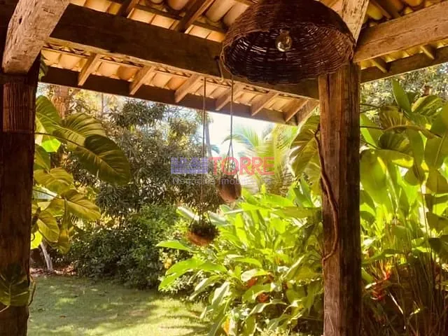 Casa com 770m² 3 quartos e 5 banheiros, à venda, no bairro Olivença em Ilhéus