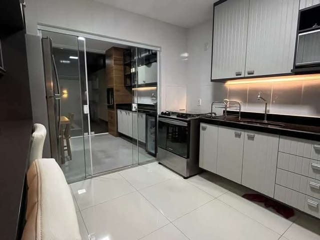 Casa 3 quartos e 4 banheiros, à venda, no bairro Extensão do Bosque em Rio das Ostras