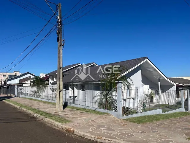 Casa 3 quartos e 4 banheiros, à venda, no bairro Bela Vista em Erechim