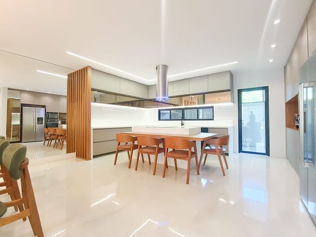 Casa com 270m² 5 quartos e 6 banheiros, à venda ou para alugar, no bairro Recreio dos Bandeirantes  em Rio de Janeiro