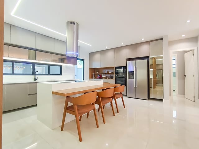 Casa com 270m² 5 quartos e 6 banheiros, à venda ou para alugar, no bairro Recreio dos Bandeirantes  em Rio de Janeiro