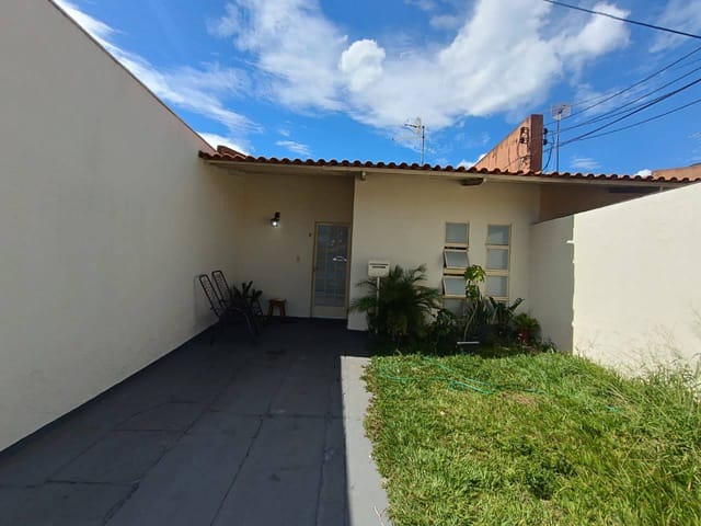 Casa em Condomínio Fechado com 3 Quartos e Suíte – Residencial Yasmin