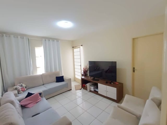 Casa em Condomínio Fechado com 3 Quartos e Suíte – Residencial Yasmin