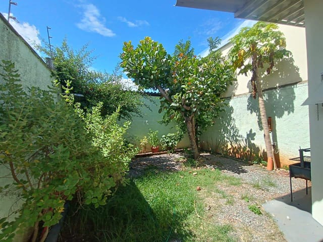 Casa em Condomínio Fechado com 3 Quartos e Suíte – Residencial Yasmin