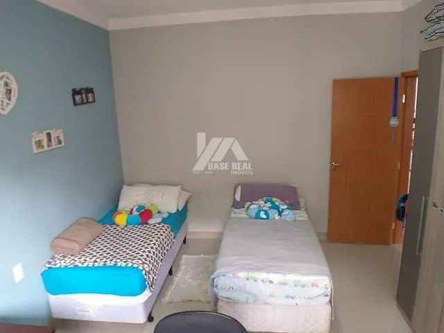 Casa 3 quartos e 3 banheiros, à venda, no bairro Uvaranas em Ponta Grossa