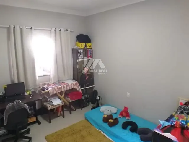 Casa 3 quartos e 3 banheiros, à venda, no bairro Uvaranas em Ponta Grossa