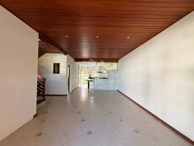 Casa com 420m² 3 quartos e 2 banheiros, à venda, no bairro Nova Gramado em Juiz de Fora