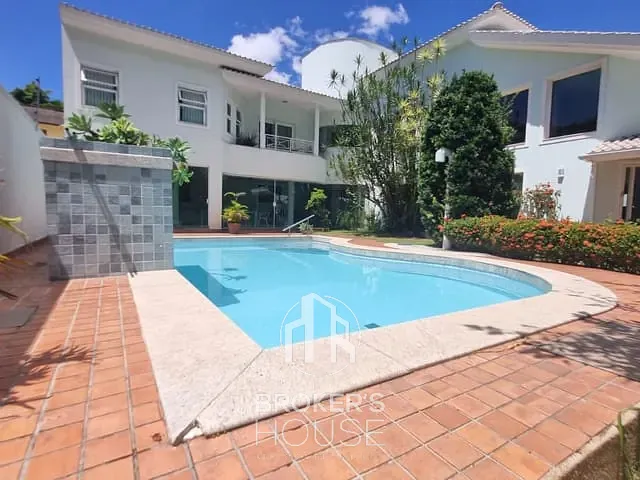 Casa com 480m² 4 quartos e 5 banheiros, à venda, no bairro Fradinhos em Vitória