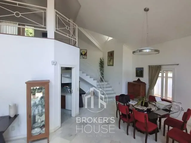 Casa com 480m² 4 quartos e 5 banheiros, à venda, no bairro Fradinhos em Vitória
