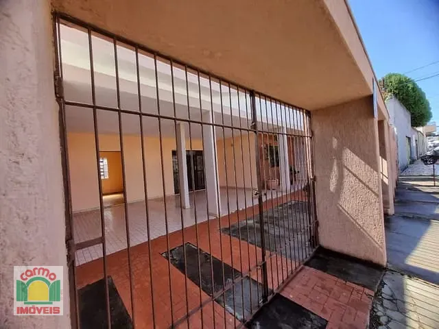 Casa com 479m² 5 quartos e 3 banheiros, à venda, no bairro Jundiaí em Anápolis