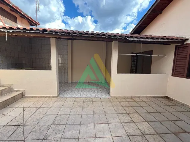 Casa com 250m² 2 quartos e 2 banheiros, à venda, no bairro Jardim Nossa Senhora das Graças em Mogi Guaçu