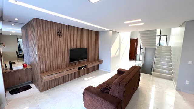 Casa com 390m² 3 quartos e 7 banheiros, à venda, no bairro Lago Parque em Londrina