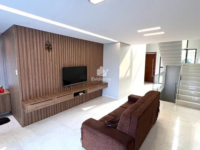 Casa com 390m² 3 quartos e 7 banheiros, à venda, no bairro Lago Parque em Londrina