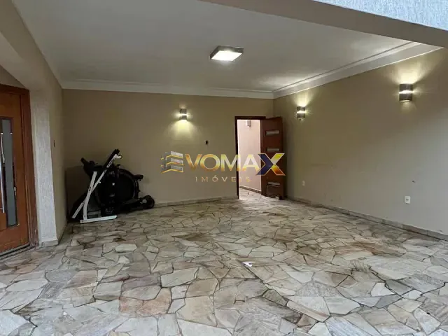 Sobrado 3 quartos e 3 banheiros, para alugar, no bairro Vila Nastri em Itapetininga