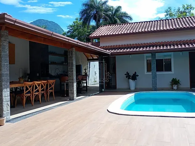 Casa com 500m² 4 quartos e 4 banheiros, à venda, no bairro Centro em Guapimirim