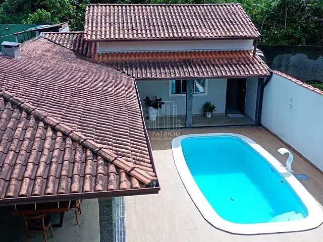 Casa com 500m² 4 quartos e 4 banheiros, à venda, no bairro Centro em Guapimirim