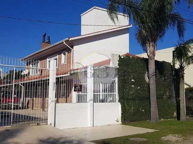 Casa 3 quartos e 5 banheiros, à venda, no bairro Laranjal em Pelotas
