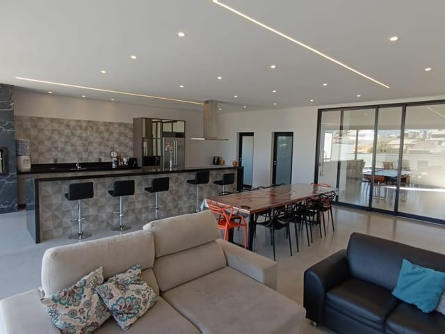 Casa com 1000m² 3 quartos e 5 banheiros, à venda, no bairro Residencial Fazenda Alta Vista em Salto de Pirapora