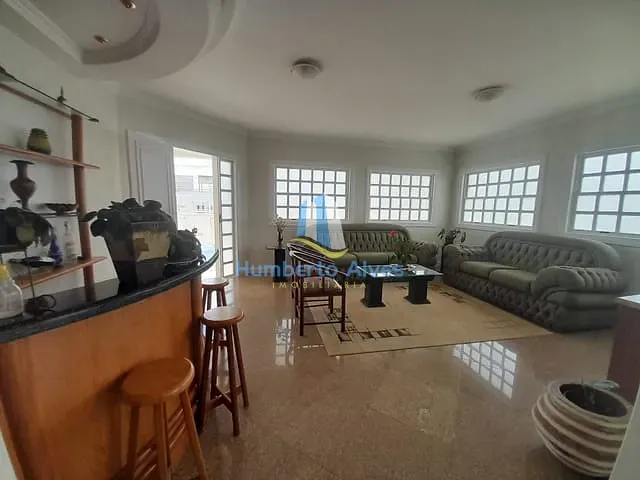 Casa com 864m² 4 quartos e 5 banheiros, à venda, no bairro Candeias em Vitória da Conquista
