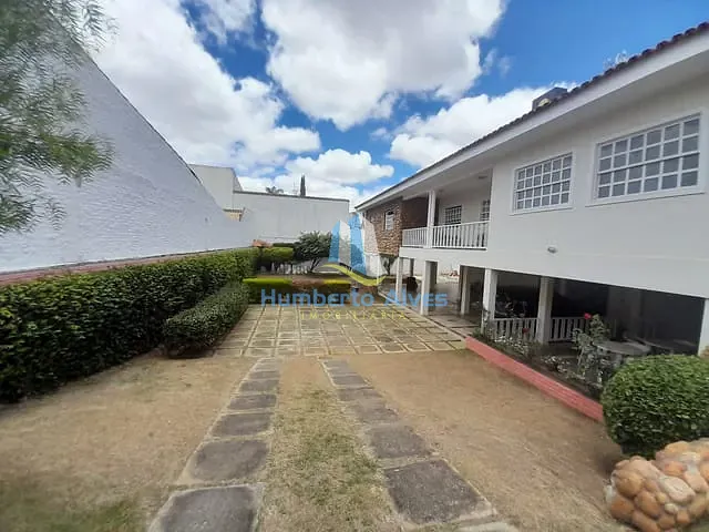 Casa com 864m² 4 quartos e 5 banheiros, à venda, no bairro Candeias em Vitória da Conquista