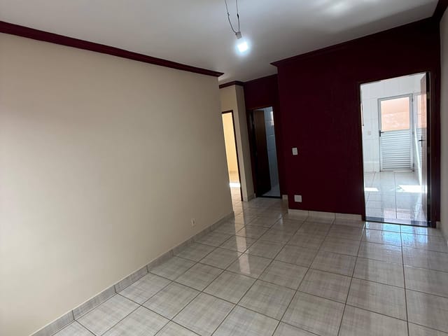 Casa 2 quartos e 1 banheiro, à venda, no bairro Vale das Amendoeiras em Contagem