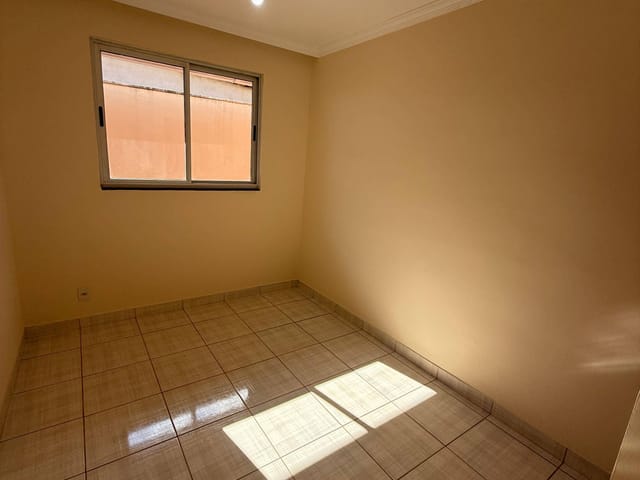 Casa 2 quartos e 1 banheiro, à venda, no bairro Vale das Amendoeiras em Contagem