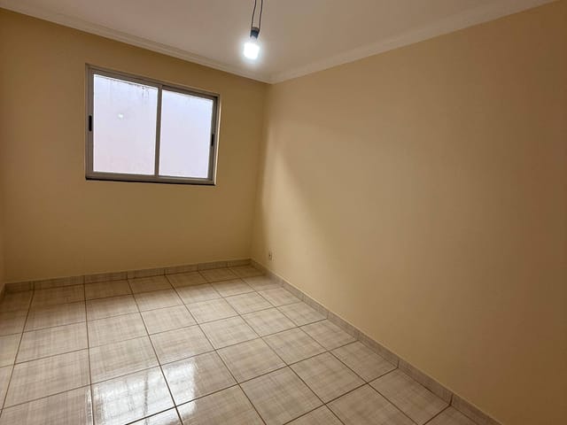 Casa 2 quartos e 1 banheiro, à venda, no bairro Vale das Amendoeiras em Contagem